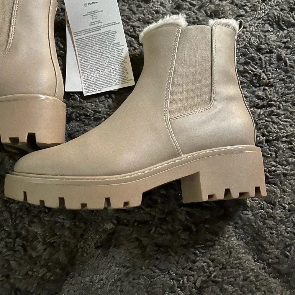 NWT The Drop Beige Chelsea Boots with Chunky Sole‎ size 7.5